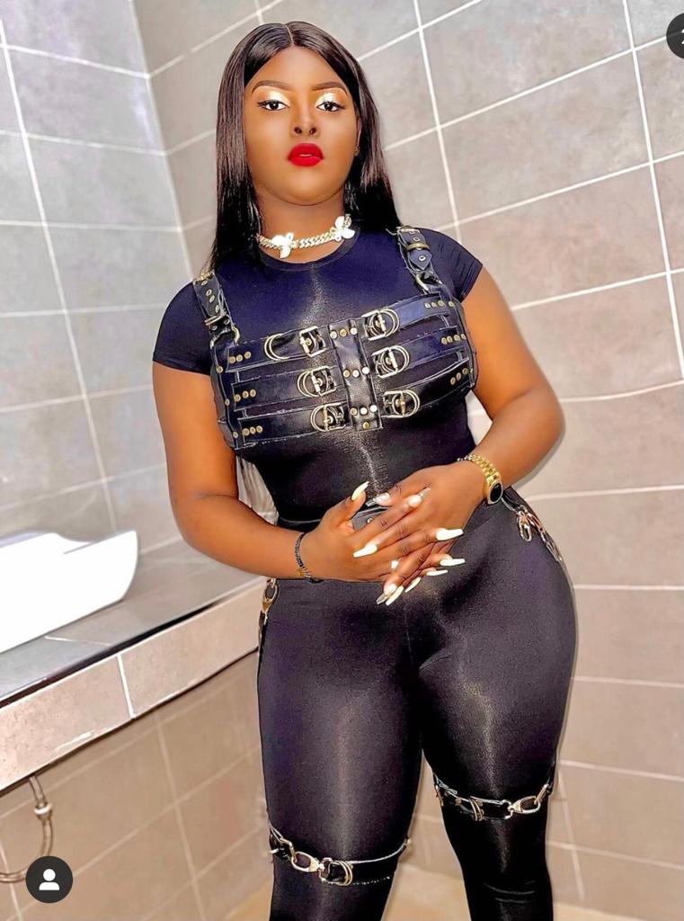 (Photos) Admirez la Tenue osée de la chanteuse Abiba